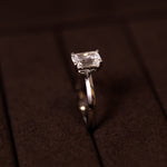 Classic Fines Emerald cut diamantring 14 karat guld solitærring — EMMI&CO.