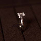 Classic Fines Emerald cut diamantring 14 karat guld solitærring — EMMI&CO.