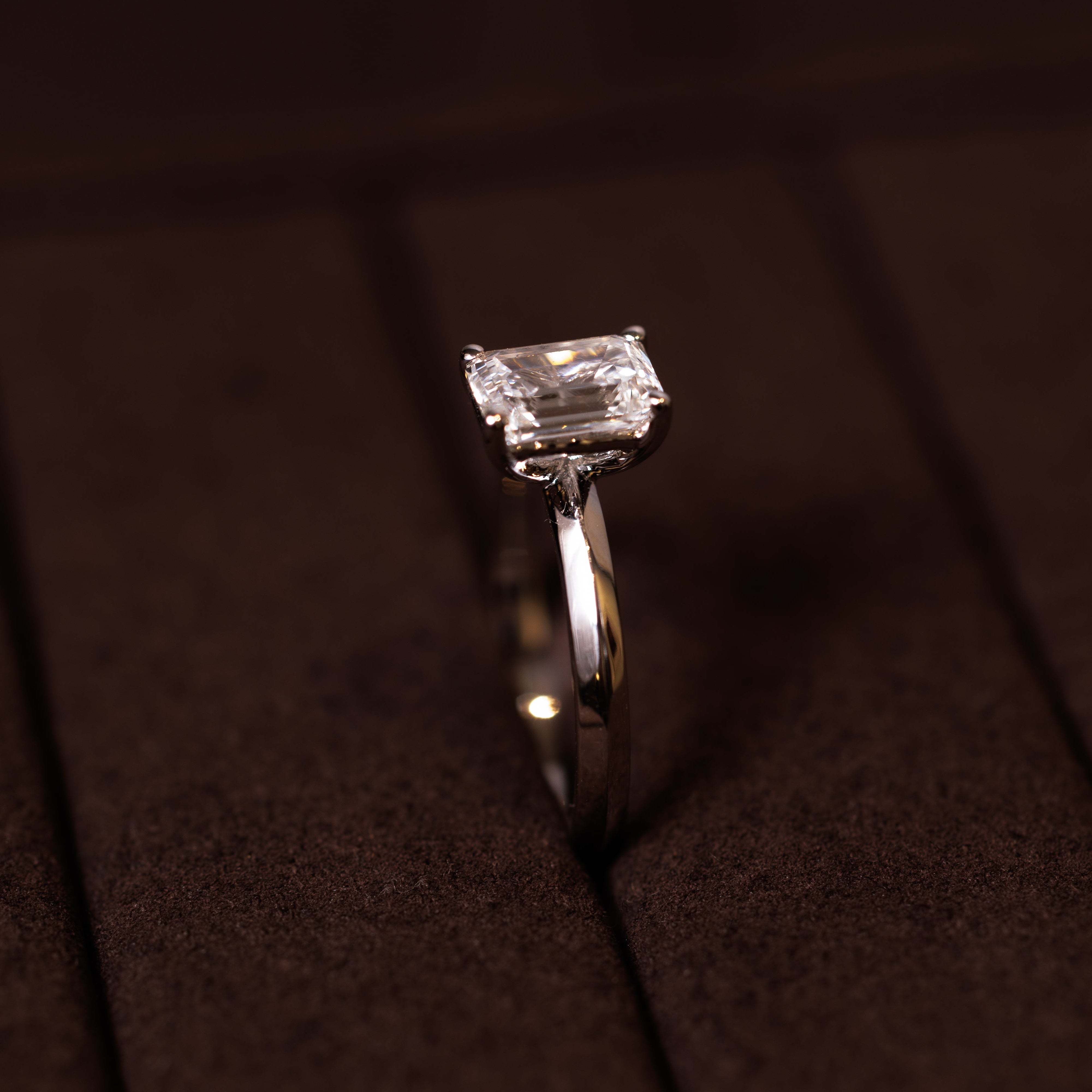 Classic Fines Emerald cut diamantring 14 karat guld solitærring — EMMI&CO.