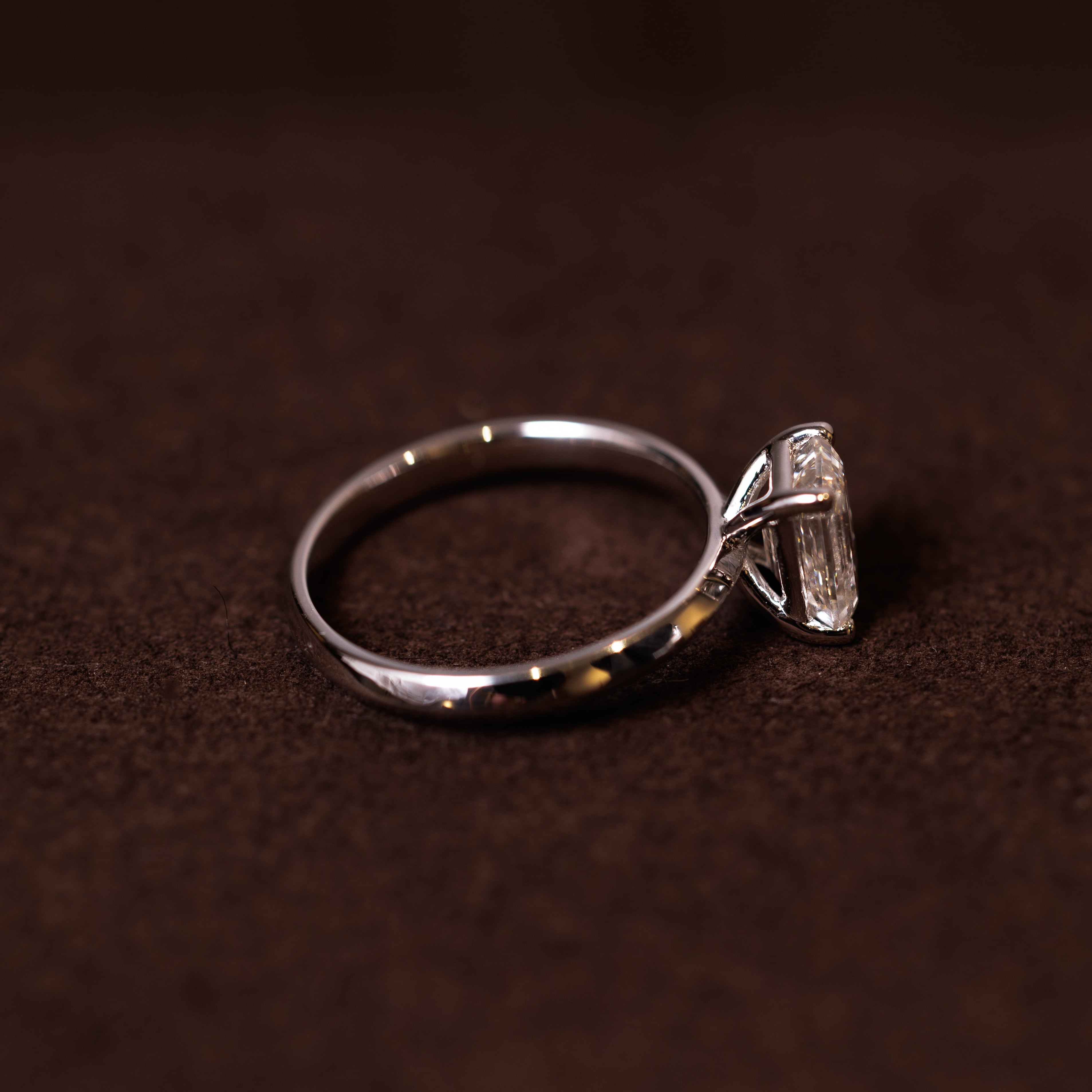 Classic Fines Emerald cut diamantring 14 karat guld solitærring — EMMI&CO.