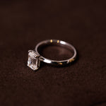 Classic Fines Emerald cut diamantring 14 karat guld solitærring — EMMI&CO.