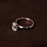 Classic Fines Emerald cut diamantring 14 karat guld solitærring — EMMI&CO.