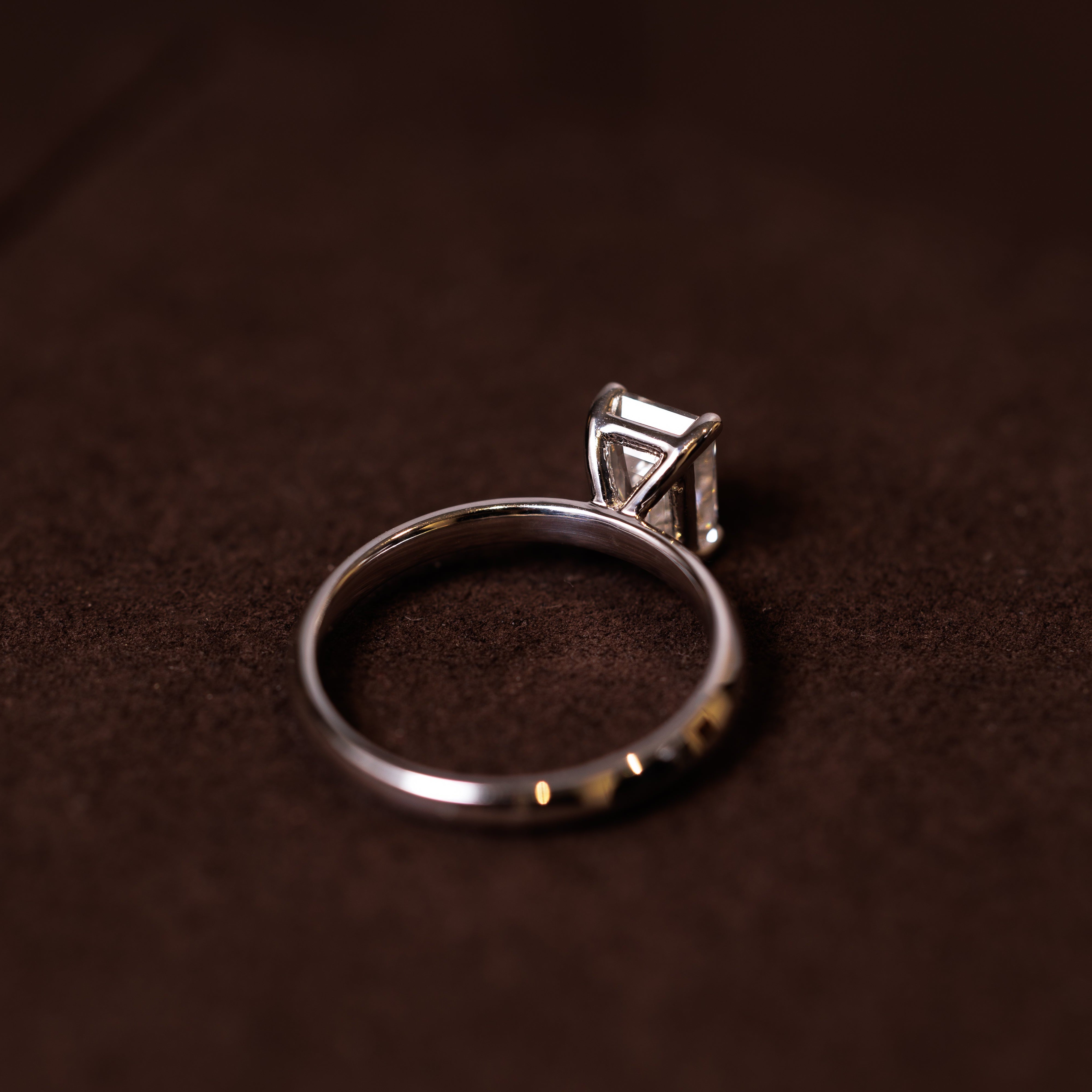 Classic Fines Emerald cut diamantring 14 karat guld solitærring — EMMI&CO.
