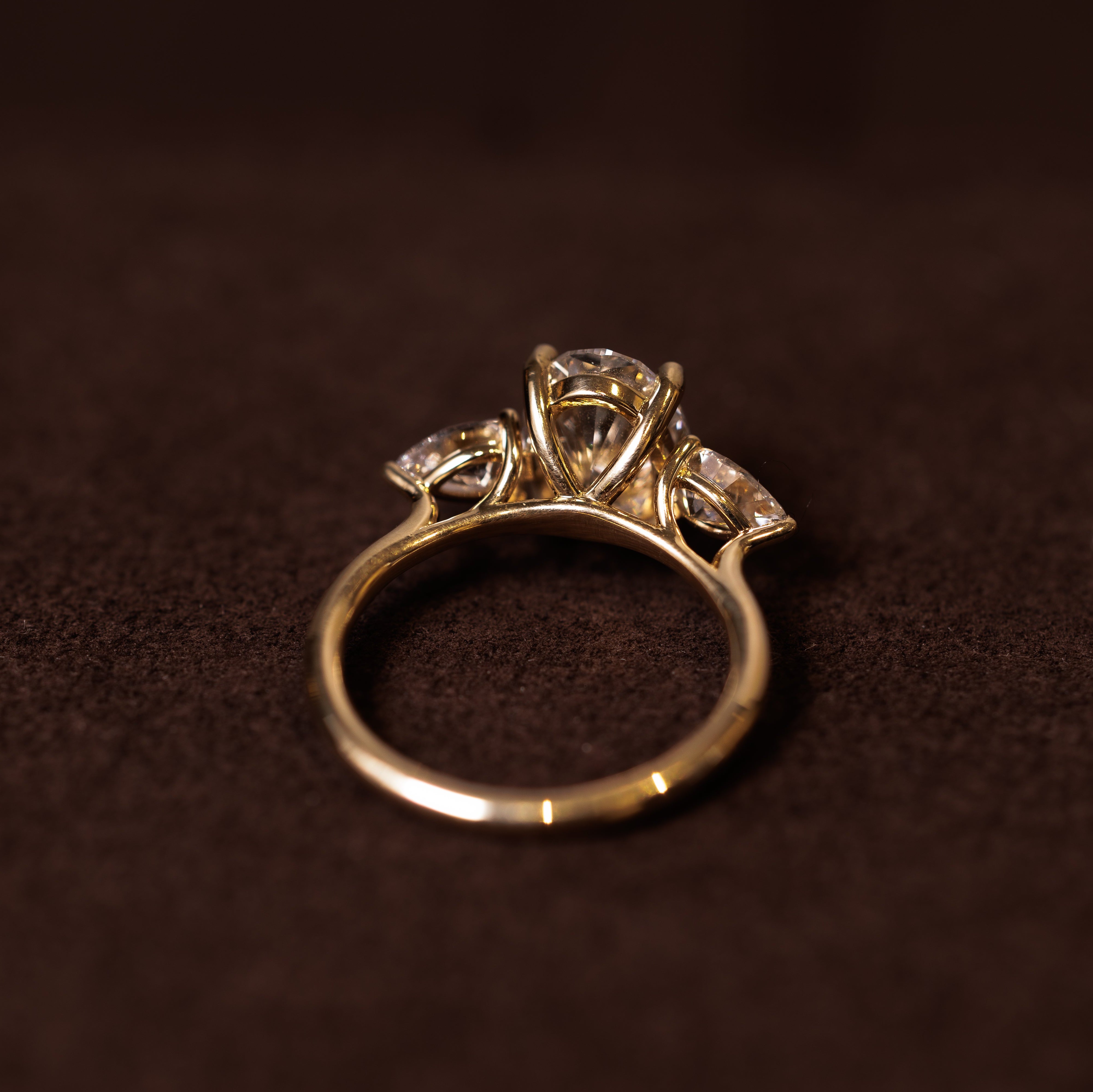 Lisa pavé diamantring round cut 14 karat guld håndlavet — EMMI&CO.